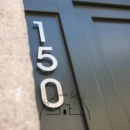 Sunflower Apartment *