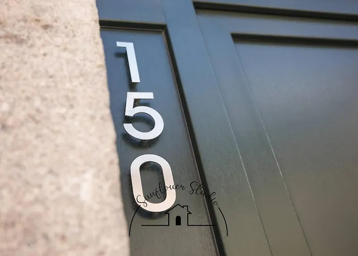 Sunflower Apartment *